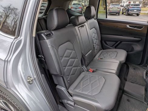 Used 2024 Volkswagen Atlas SE AWD/4WD image 22