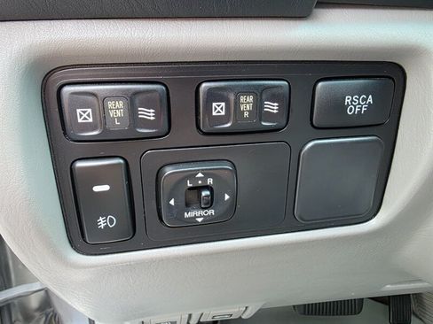 Used 2004 Toyota Land Cruiser w/ Convenience Pkg AWD/4WD image 54