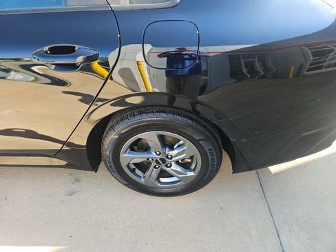 Used 2023 Kia K5 LXS image 11