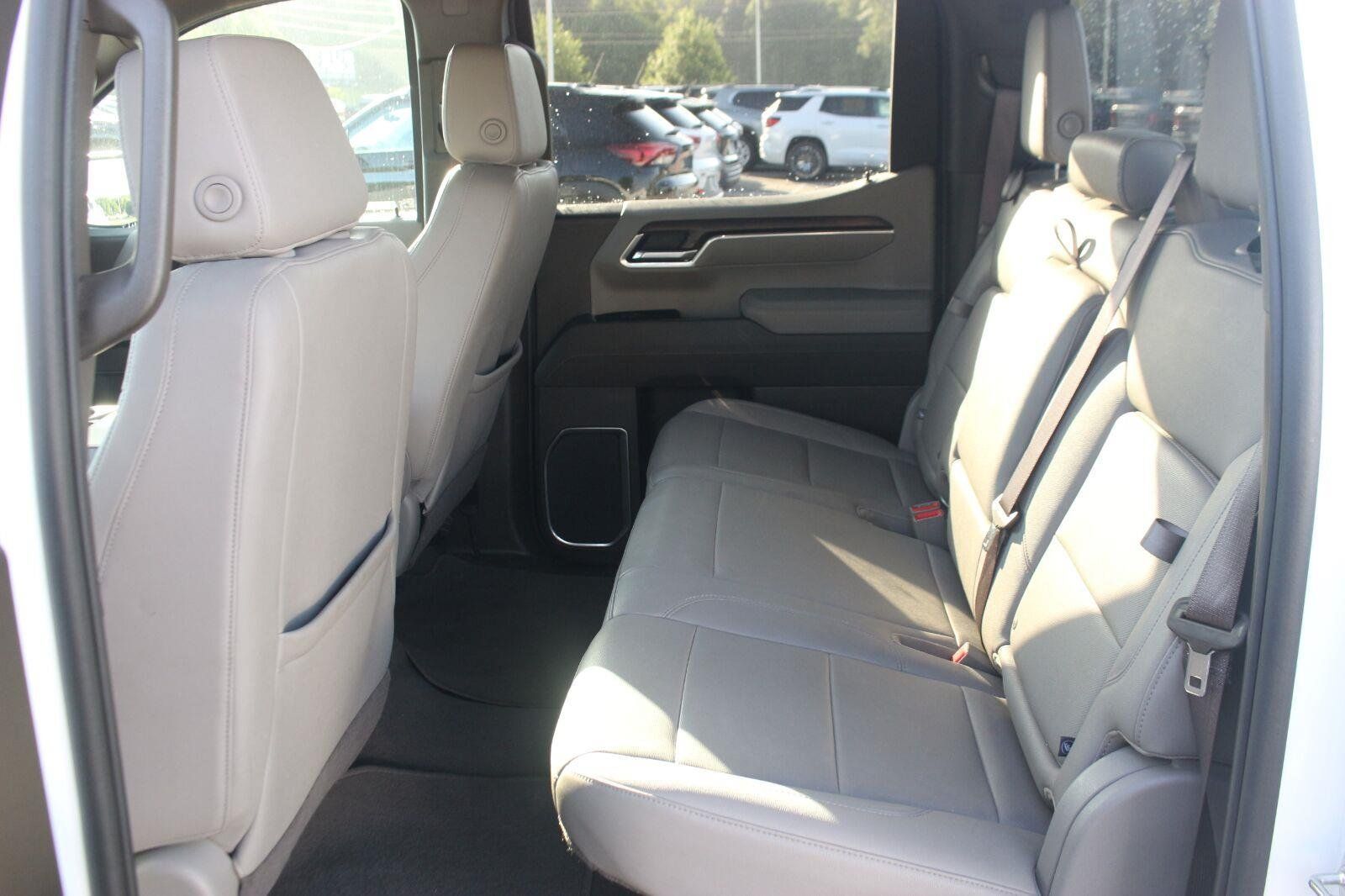 Used 2025 GMC Sierra 1500 SLT AWD/4WD image 34