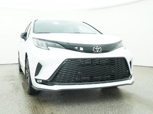 New 2026 Toyota Sienna XSE FWD image 7