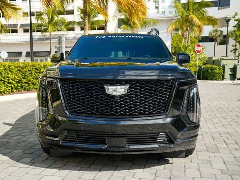 Used 2025 Cadillac Escalade Sport Platinum w/ LPO, ONYX Package image 5