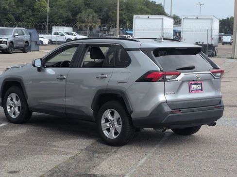 Used 2021 Toyota RAV4 XLE FWD image 8