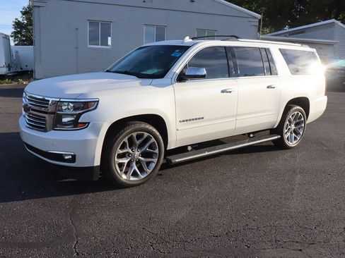 Used 2020 Chevrolet Suburban Premier w/ Premier Plus Edition AWD/4WD image 2
