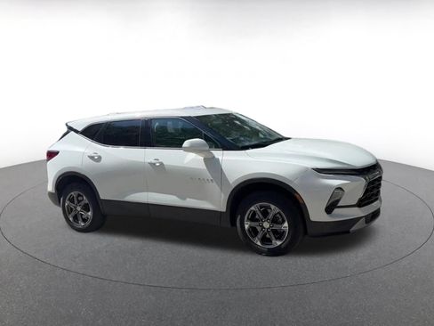 Used 2025 Chevrolet Blazer LT FWD image 2
