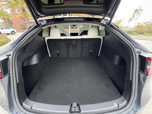 Used 2023 Tesla Model Y Long Range image 32
