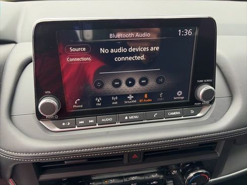 Used 2025 Nissan Rogue S image 15