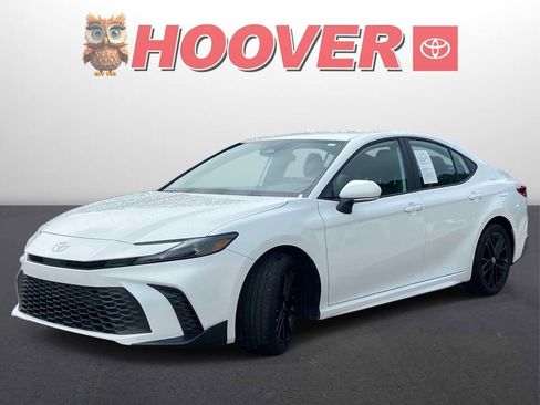 Used 2025 Toyota Camry SE FWD image 5