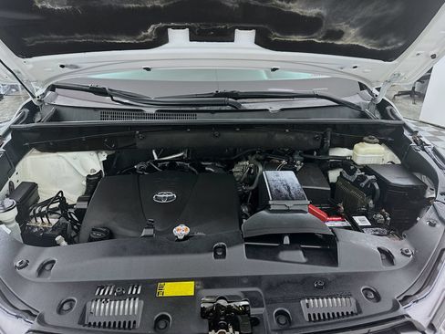 Used 2018 Toyota Highlander SE AWD/4WD image 32