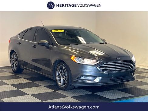 Used 2017 Ford Fusion SE image 1