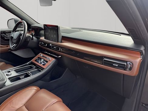 Used 2020 Lincoln Aviator Reserve w/ Equipment Group 202A image 14