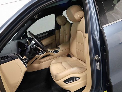 Used 2019 Porsche Cayenne AWD/4WD image 5