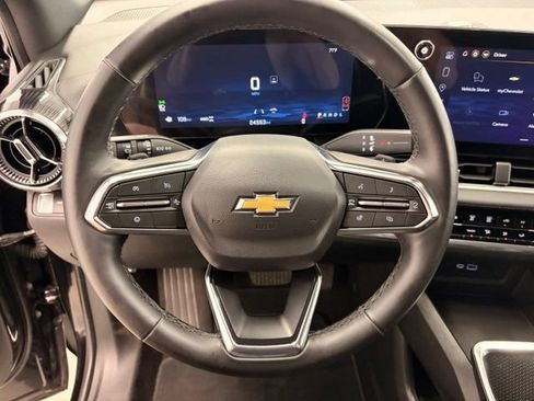 Used 2025 Chevrolet Equinox LT AWD/4WD image 16