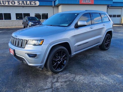 Used 2020 Jeep Grand Cherokee Altitude image 5