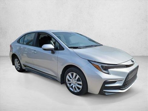 Used 2026 Toyota Corolla SE FWD image 3