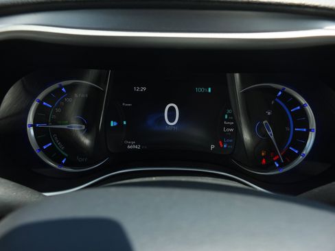 Used 2024 Chrysler Pacifica Limited FWD image 22
