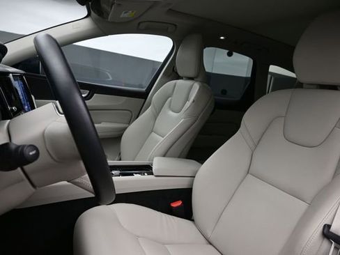 Used 2023 Volvo XC60 B5 Plus w/ Climate Package AWD/4WD image 10