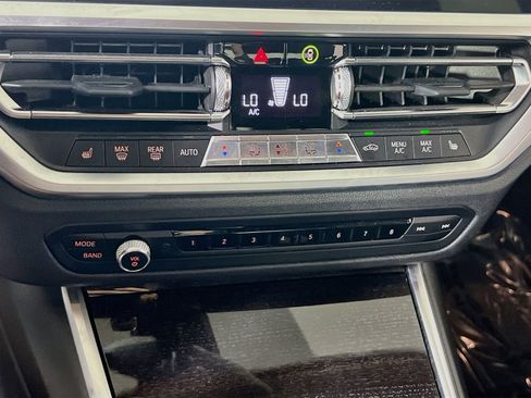 Used 2019 BMW 330i xDrive Sedan w/ Premium Package image 16