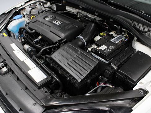 Used 2019 Volkswagen Golf R 4-Door AWD/4WD image 17