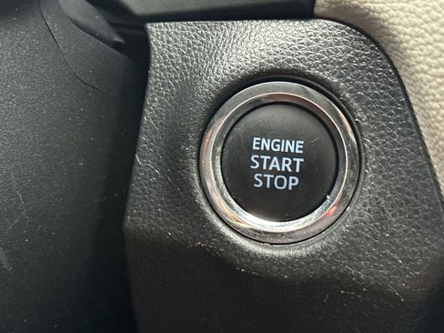 Used 2019 Toyota RAV4 XLE Premium image 24