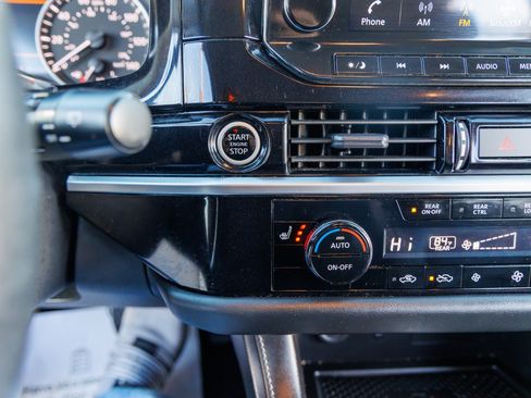 Used 2023 Nissan Pathfinder SL w/ Lighting Package (N92) image 29