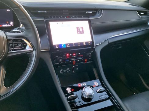 Used 2023 Jeep Grand Cherokee L Overland w/ Advanced Protech Group III image 7