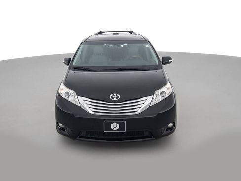 Used 2014 Toyota Sienna Limited w/ Limited Premium Package image 2
