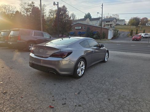 Used 2010 Hyundai Genesis 3.8 image 5
