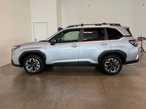 Used 2025 Subaru Forester Premium AWD/4WD image 16
