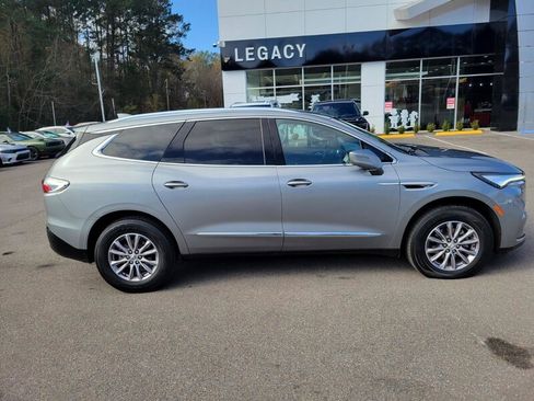 Used 2024 Buick Enclave Premium image 7