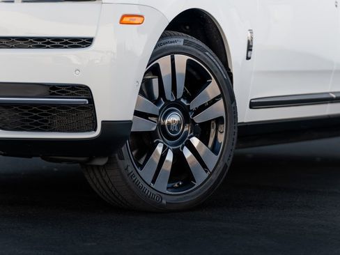 Used 2022 Rolls-Royce Cullinan image 3