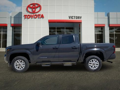 Used 2026 Toyota Tacoma SR5 AWD/4WD image 2