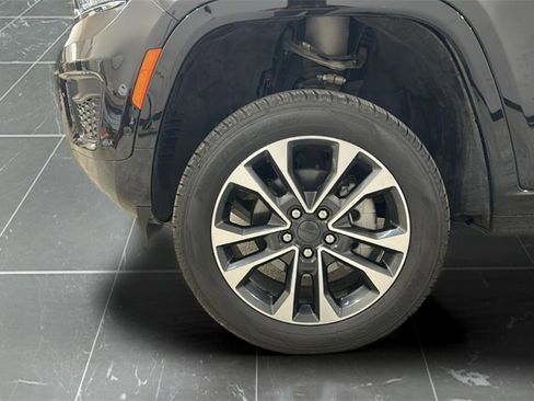 Used 2024 Jeep Grand Cherokee Overland image 17