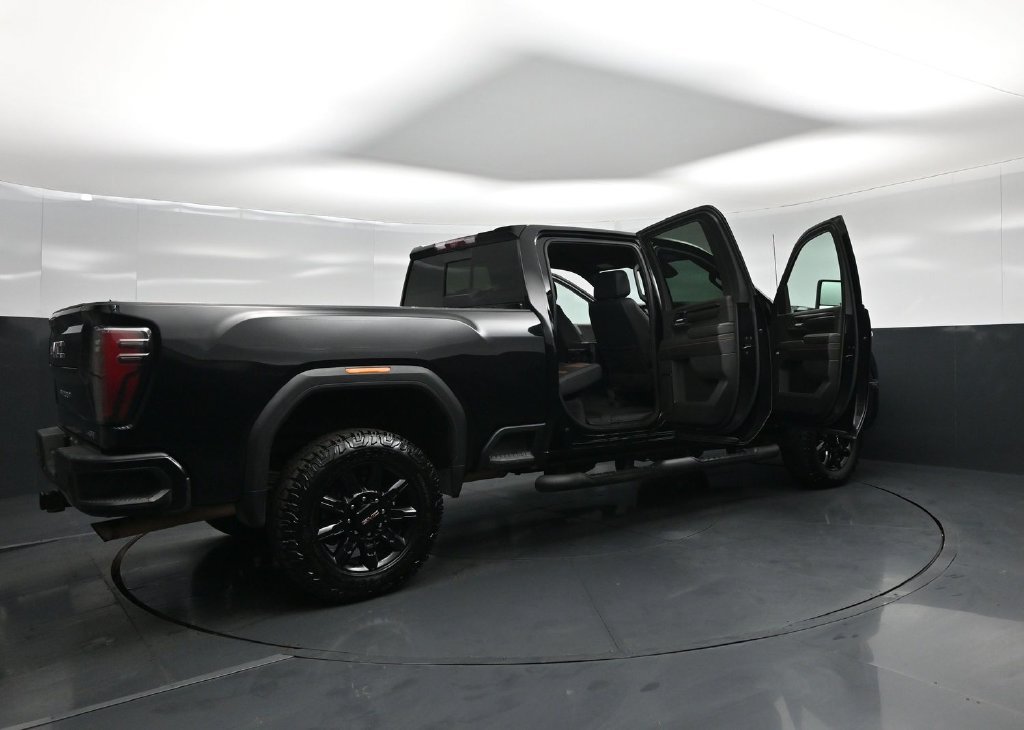 Used 2024 GMC Sierra 2500 AT4 w/ Technology Package AWD/4WD image 5