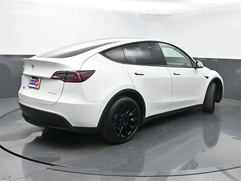 Used 2024 Tesla Model Y Long Range image 22