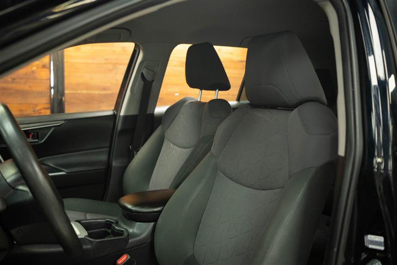 Used 2020 Toyota RAV4 XLE AWD/4WD image 10