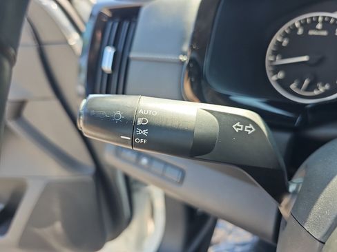Used 2023 Nissan Pathfinder SV FWD image 30