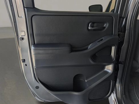 Used 2022 Nissan Frontier S w/ Technology Package RWD image 17
