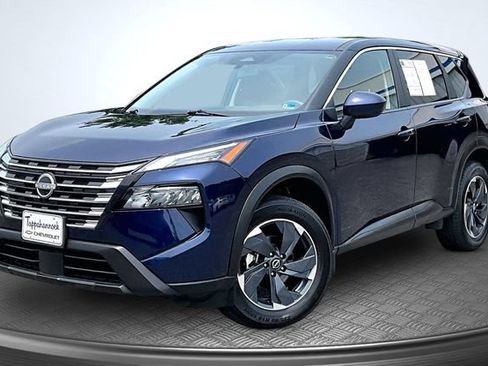 Used 2025 Nissan Rogue SV AWD/4WD image 1