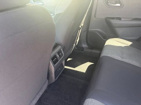 Used 2023 Nissan Rogue SV AWD/4WD image 22