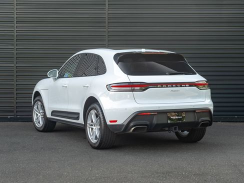 Certified 2022 Porsche Macan AWD/4WD image 3
