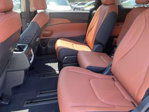 New 2027 Kia Carnival SX w/ Dark Edition Package FWD image 10
