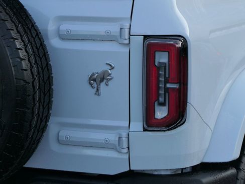 Used 2025 Ford Bronco Outer Banks image 5