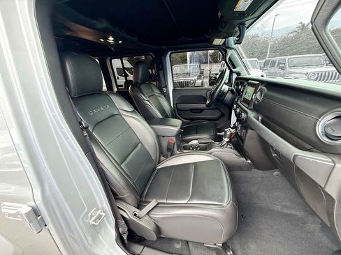 Used 2022 Jeep Wrangler Unlimited Sahara image 33