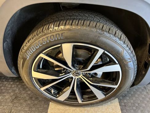 Certified 2024 Volkswagen Atlas SEL Premium R-Line AWD/4WD image 10
