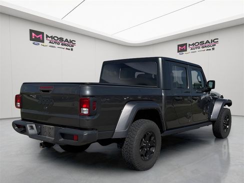 Used 2022 Jeep Gladiator Willys image 7