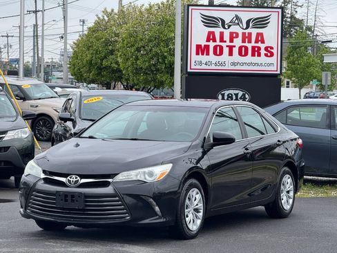Used 2015 Toyota Camry LE FWD image 3