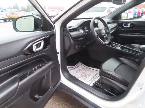 Used 2023 Jeep Compass Altitude w/ Convenience Group image 16