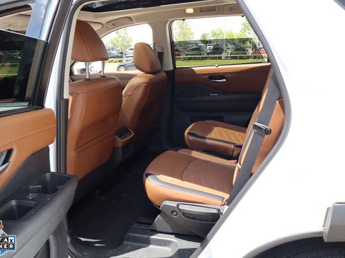 Used 2025 Nissan Pathfinder Platinum FWD image 26