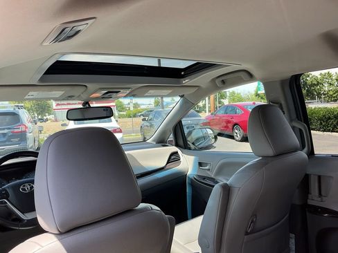 Used 2016 Toyota Sienna XLE w/ XLE Navigation Package FWD image 22